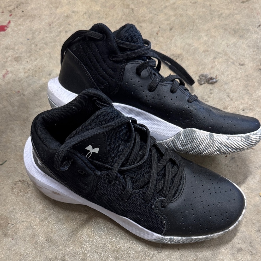Under Armor shoes size 5y